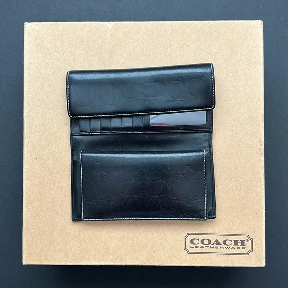 12/13 AT 3:00 PM EST COACH TALK
Vintage Coach ๐ผ ๐โฆโฆ..and history!! - Picture 10 of 16